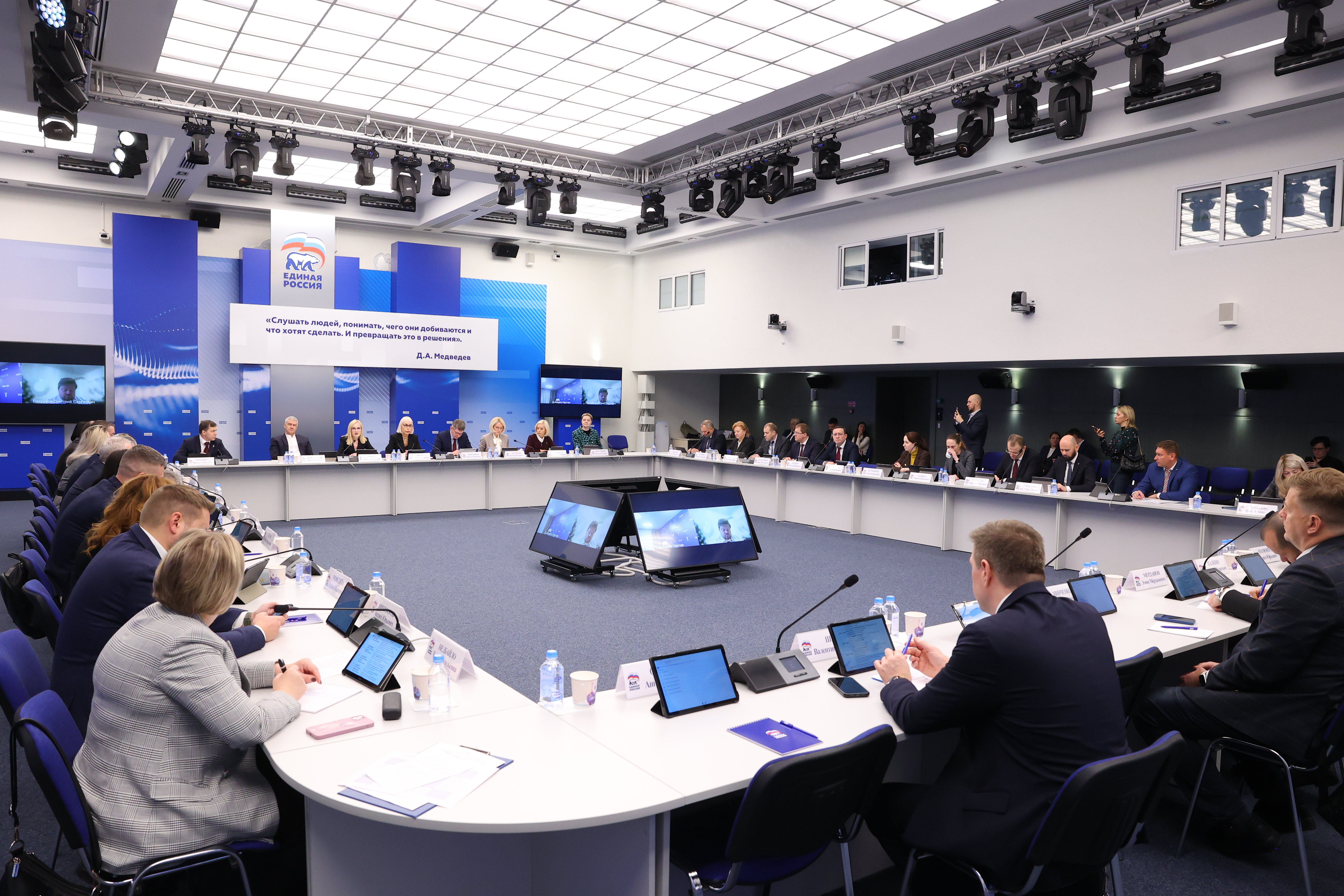 В Государственной Думе состоялся круглый стол «Развитие внутреннего туризма в Российской Федерации»