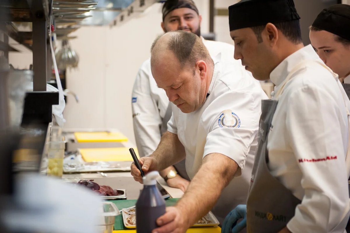 Школа Шефа в Novikov School: открыт отбор на первый бесплатный курс для поваров