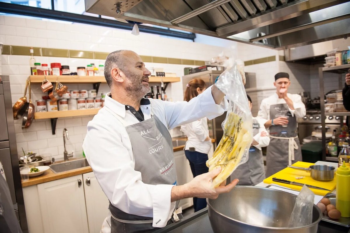 Школа Шефа в Novikov School: открыт отбор на первый бесплатный курс для поваров